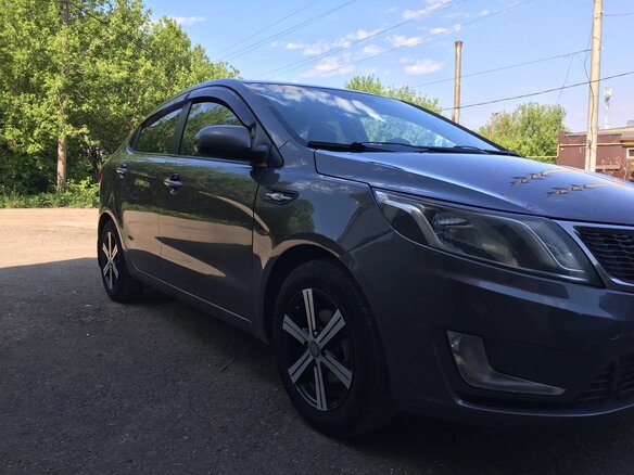 2012 Kia Rio 5-speed III, серый, 750000 рублей - вид 5