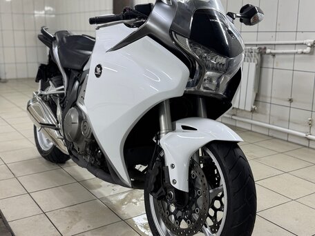 2010 Honda VFR 1200, белый, 730000 рублей, вид 1