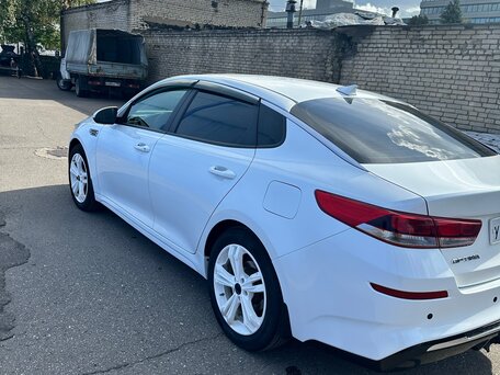 2019 Kia Optima IV Рестайлинг, белый, 1700000 рублей, вид 5