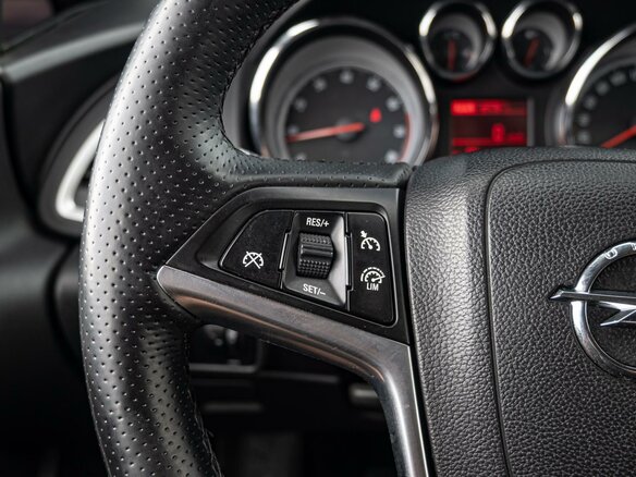 2013 Opel Astra GTC J Рестайлинг, белый, 765000 рублей - вид 14