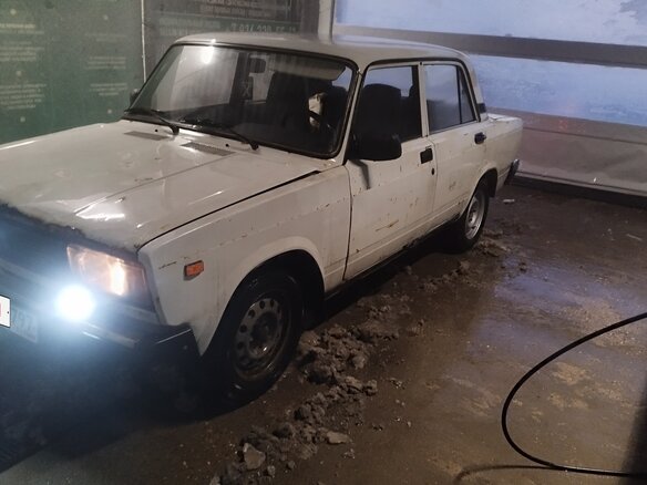 2006 Lada (ВАЗ) 2105, белый, 65000 рублей