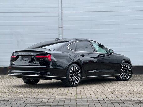 2025 Volvo S90 II Рестайлинг 2, чёрный, 7900000 рублей, вид 4