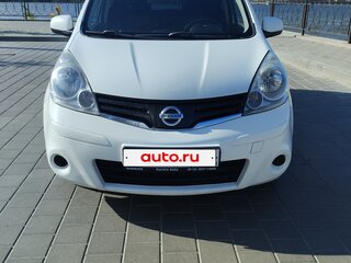 2013 Nissan Note I Рестайлинг, белый, 875000 рублей, вид 3