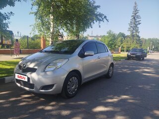 2009 Toyota Vitz II (XP90), серебристый, 430000 рублей, вид 1