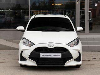 2020 Toyota Yaris IV, белый, 1105000 рублей, вид 2