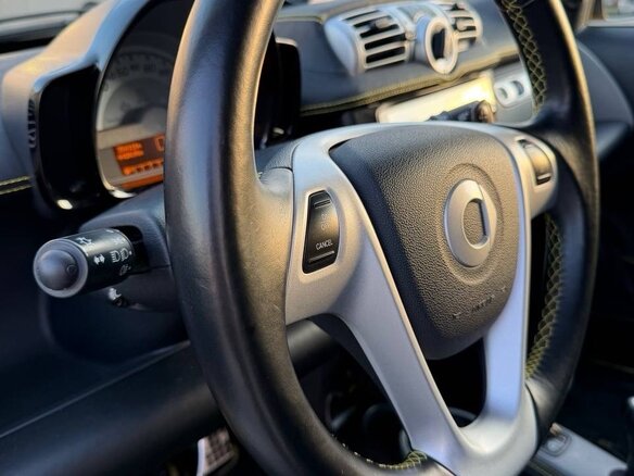 2014 Smart Fortwo II, жёлтый, 1750000 рублей - вид 16