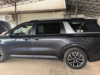 2021 Kia Carnival IV, чёрный, 3350000 рублей, вид 2