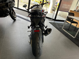 2025 BMW M 1000 R, серебристый, 2800000 рублей, вид 4