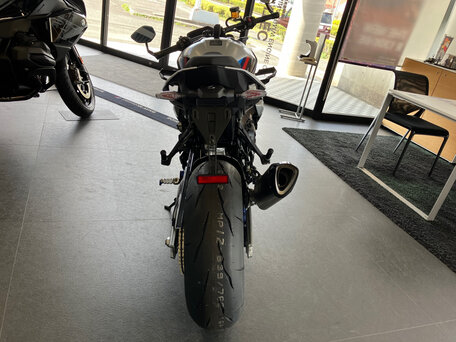 2025 BMW M 1000 R, серебристый, 2800000 рублей, вид 4