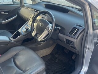 2010 Toyota Prius III (XW30), серебристый, 1190000 рублей, вид 5