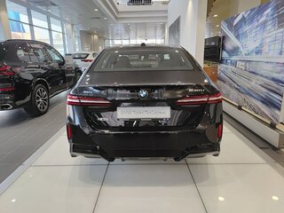 2025 BMW 5 серии Long 530Li xDrive VIII (G60/G61/G68), чёрный, 8200000 рублей, вид 5