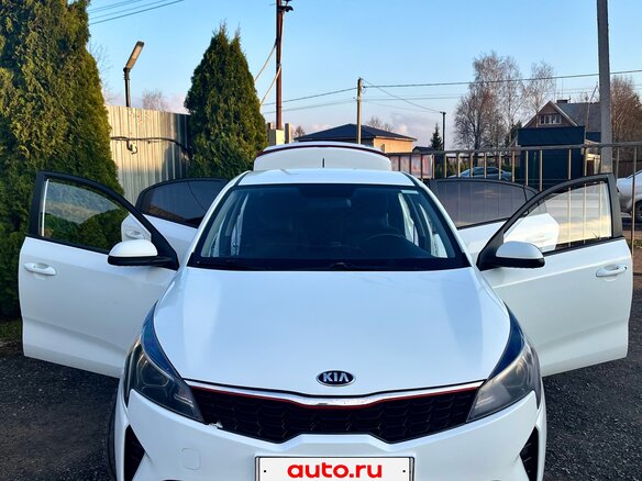 2021 Kia Rio IV Рестайлинг, белый, 1550000 рублей