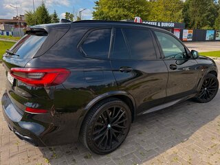 2022 BMW X5 40i IV (G05/G18), чёрный, 7700000 рублей, вид 4