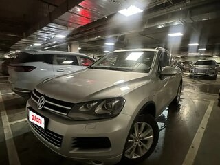 2010 Volkswagen Touareg II, серебристый, 2700000 рублей, вид 2