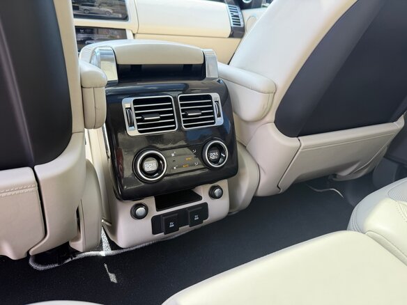2019 Land Rover Range Rover IV Рестайлинг, белый, 6900000 рублей - вид 17
