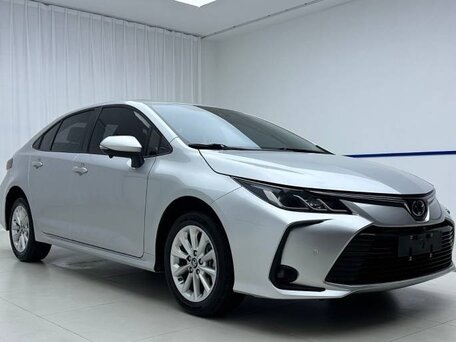 2023 Toyota Corolla Sporty XII (E210) Рестайлинг, серебристый, 1700600 рублей, вид 1