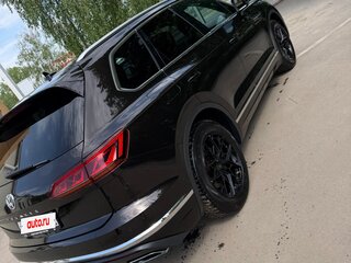 2019 Volkswagen Touareg III, коричневый, 5500000 рублей, вид 4
