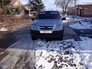 2011 Chevrolet Niva I Рестайлинг, серебристый, 495000 рублей, вид 1