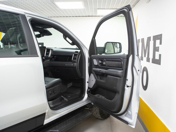 2026 Ram 1500 Crew Cab V Рестайлинг, серебристый, 10199000 рублей - вид 23
