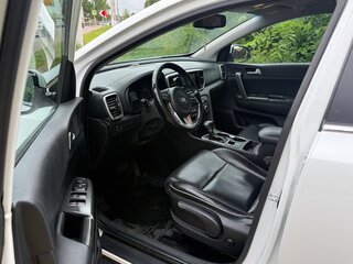 2018 Kia Sportage IV Рестайлинг, белый, 2080000 рублей, вид 5
