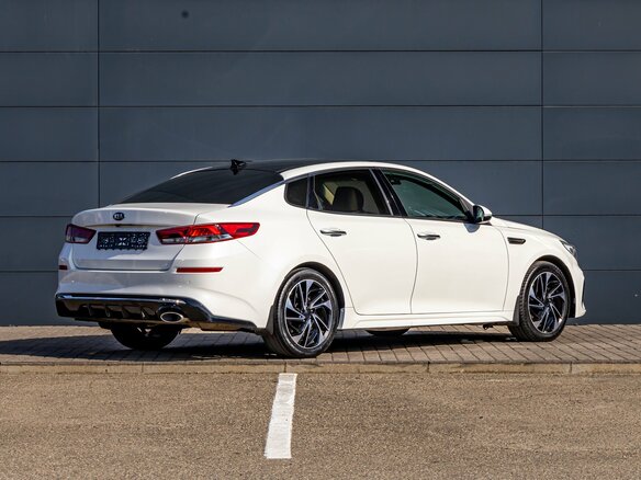 2018 Kia Optima IV Рестайлинг, белый, 1695000 рублей - вид 5