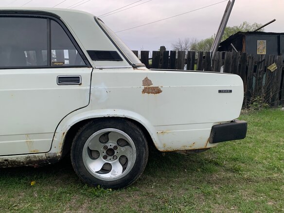 1997 Lada (ВАЗ) 2105, белый, 120000 рублей - вид 12