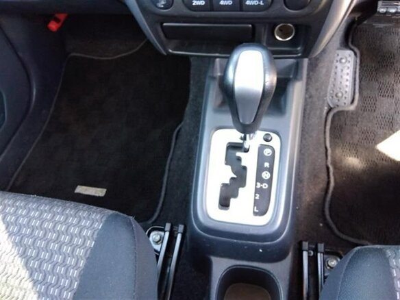 2011 Suzuki Jimny Kei car III Рестайлинг 1, серебристый, 1050000 рублей - вид 16