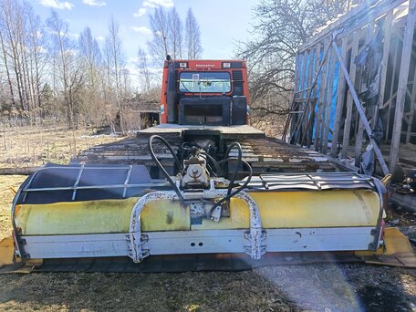 1992 PistenBully 300, красный, 3500000 рублей, вид 3