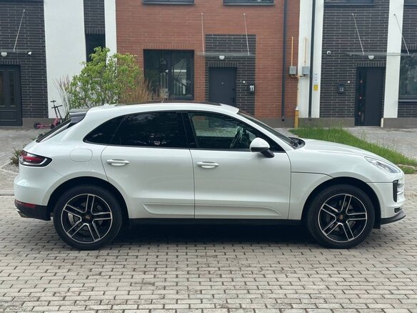 2021 Porsche Macan S I Рестайлинг, белый, 4500000 рублей - вид 5