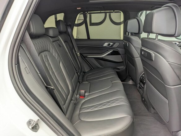 2025 BMW X5 40i IV (G05/G18) Рестайлинг, белый, 15350000 рублей - вид 12