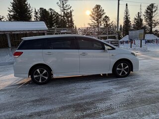 2009 Toyota Wish II, белый, 1410000 рублей, вид 3