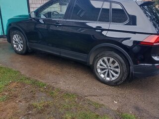2019 Volkswagen Tiguan II, чёрный, 3770000 рублей, вид 4