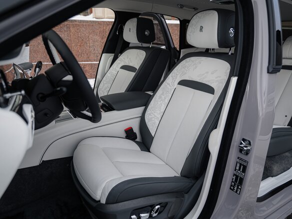 2026 Rolls-Royce Ghost Black Badge II Рестайлинг (Series II), серый, 58900000 рублей - вид 22