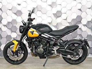 2025 Triumph Trident 660, чёрный, 1049000 рублей, вид 4