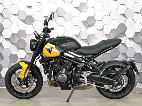 2025 Triumph Trident 660, чёрный, 1049000 рублей, вид 4