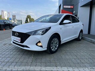 2021 Hyundai Solaris II Рестайлинг, белый, 1612340 рублей, вид 3