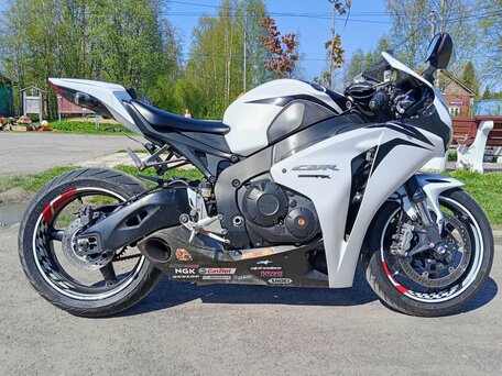 2009 Honda CBR 1000 RR/RA Fireblade, белый, 700000 рублей, вид 1