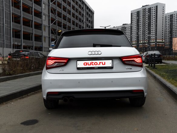 2015 Audi A1 I (8X) Рестайлинг, белый, 1050000 рублей - вид 2