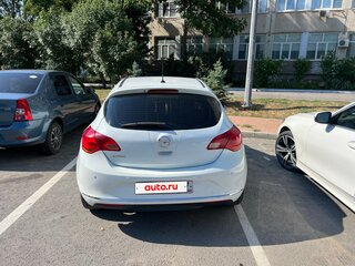 2012 Opel Astra J Рестайлинг, белый, 700000 рублей, вид 2