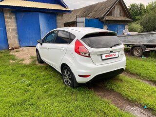 2016 Ford Fiesta Mk6 Рестайлинг, белый, 790000 рублей, вид 4