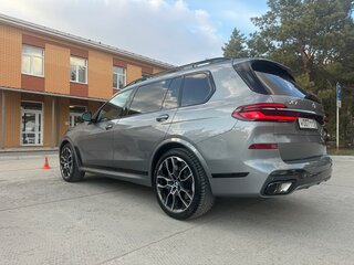 2022 BMW X7 40d I (G07) Рестайлинг, серый, 14700000 рублей, вид 2
