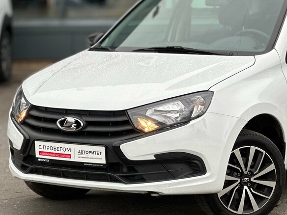 2024 Lada (ВАЗ) Granta I Рестайлинг, белый, 1019000 рублей - вид 1