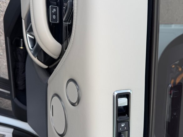 2019 Land Rover Range Rover IV Рестайлинг, белый, 6900000 рублей - вид 34