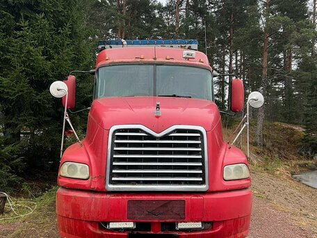2002 Mack Vision (CX), красный, 500000 рублей, вид 1