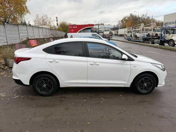 2021 Hyundai Solaris II Рестайлинг, белый, 1600000 рублей - вид 4