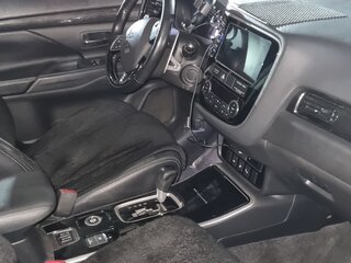 2018 Mitsubishi Outlander III Рестайлинг 3, белый, 2200000 рублей, вид 3