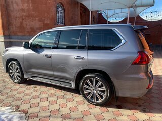 2016 Lexus LX 570 III Рестайлинг 2, серый, 6500000 рублей, вид 4