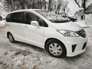2016 Honda Freed I Рестайлинг 2, белый, 1360000 рублей, вид 3