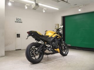 2023 Triumph Street Triple, жёлтый, 954000 рублей, вид 5