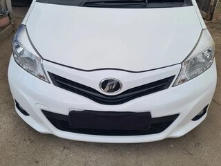 2012 Toyota Vitz III (XP130), белый, 600000 рублей, вид 1